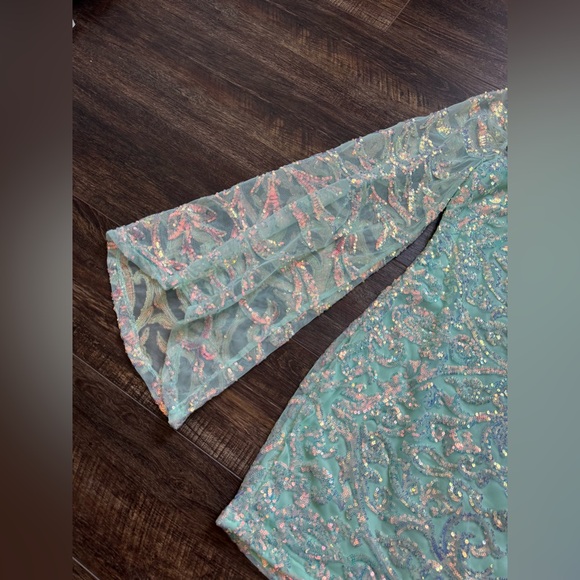 Lucy In The Sky Elly Flare Sleeve Sequin Homecoming Dress in Turquoise L - Picture 4 of 11